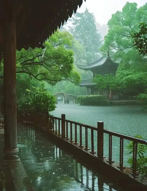 漫步在烟雨中的江南小镇,眼前展现的是一幅朦胧而美丽的画卷
