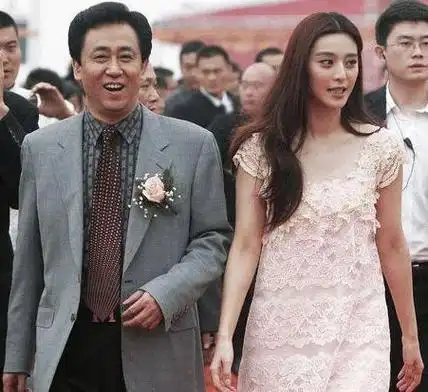 在穆晓光的支持下,范冰冰建立了自己的工作室,并且招募到了金牌经纪人