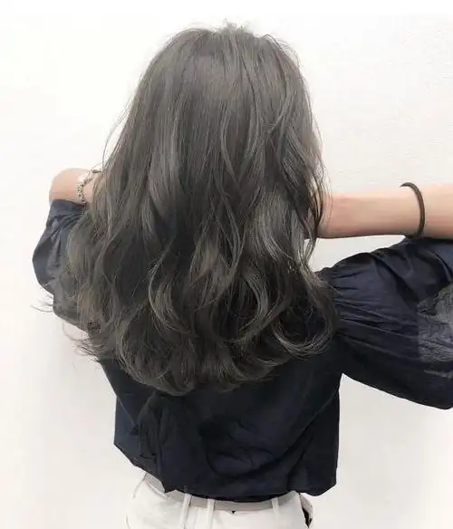 头发染什么颜色好看显白,2022年显白又洋气的发色