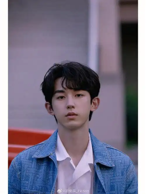 天呐,郭俊辰好帅,我好爱,有一种笨蛋帅哥的既视感#大帅哥  #人间理想