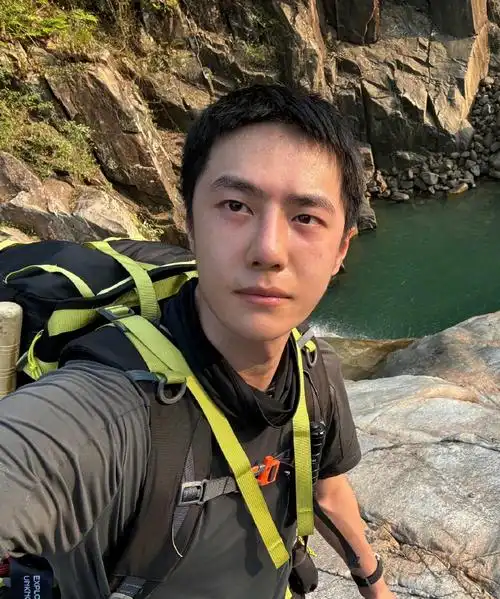 王一博寸头素颜自拍##王一博被蚂蟥连咬三口