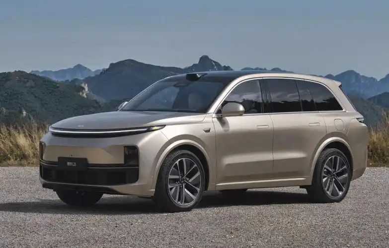 主要还是担心新能源汽车的续航问题,不过呢,理想l8不是纯电电池,而是