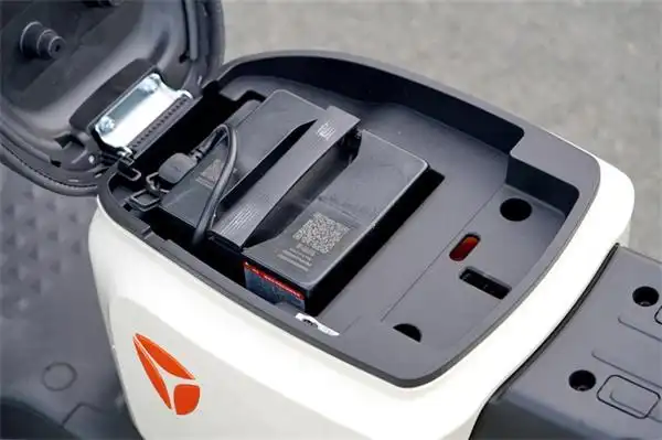 边骑边充电雅迪电动车冠能二代de8s体验评测