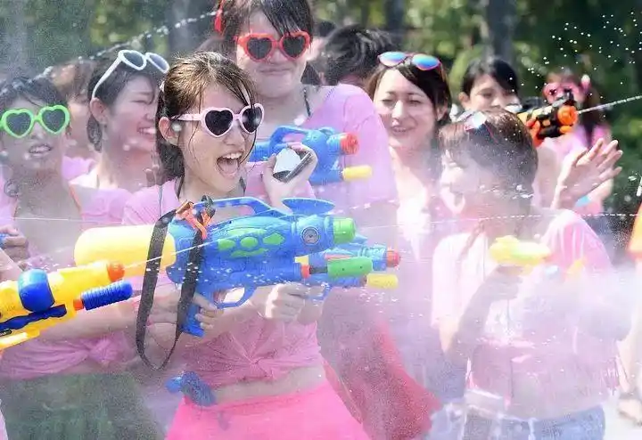 《热潮》bikini party 躁动上线 除了迎战你别无选择