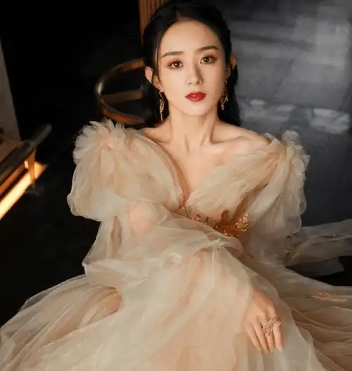 赵丽颖冯绍峰官宣分手,二人至今没办婚礼,莫小棋的预言应验了_消息