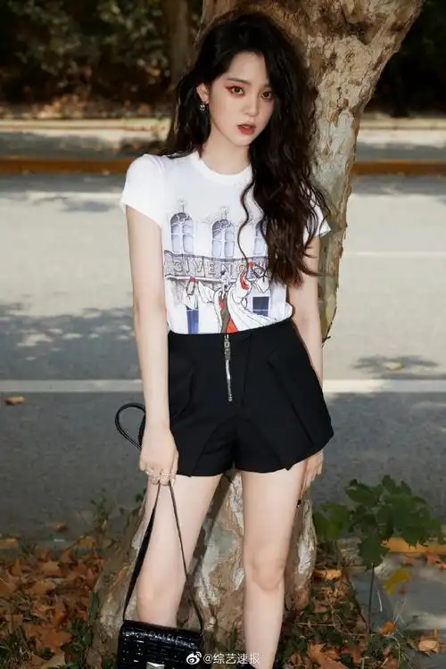 欧阳娜娜酷辣风随拍