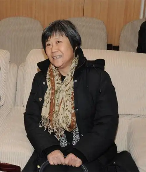 黄维妻子向他分享儿子结婚消息却遭他骂滚结果妻子崩溃自尽