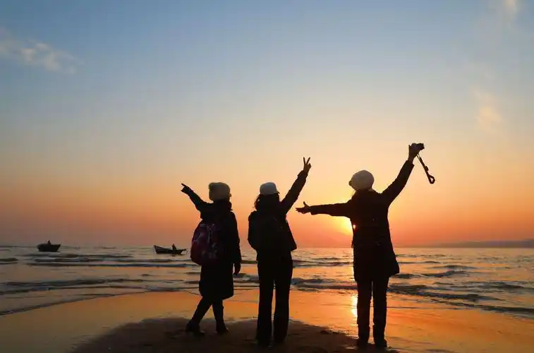 大海.蓝天.彩云.海鸥.晚霞.(美丽的平水桥浴场)