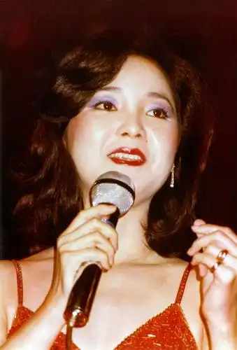 部分图片是跟邓丽君小姐有关的人士无偿提供给本人修复的黑白老照片