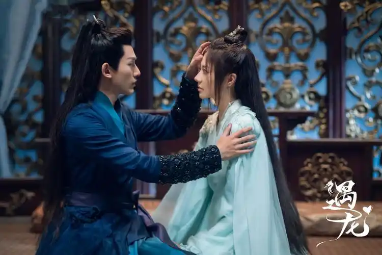 我是倍速播放加拉进度条看完的电视剧,因为有些地方太拖拉,有些地方太