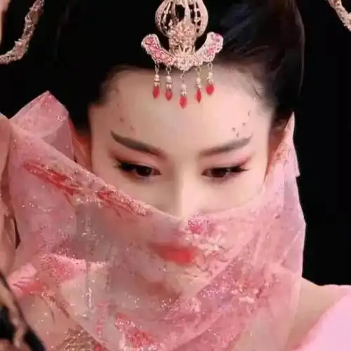 在《封神榜》中妲己被写成了是受了女娲娘娘派遣迷惑商纣王,使商纣王