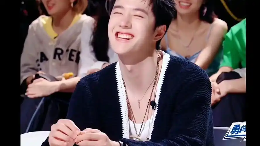 王一博这笑容,太让人心动了---耶啵哟---耶啵哟-哔哩哔哩视频