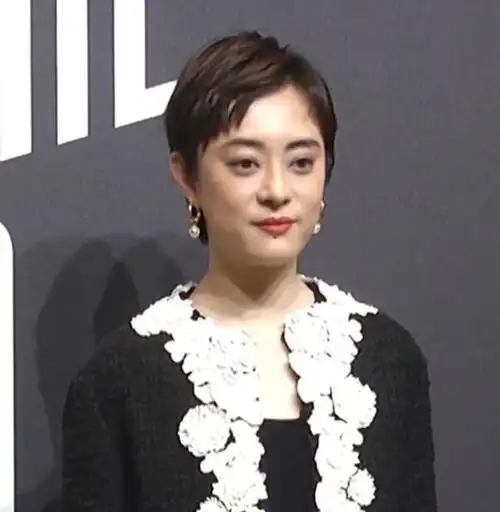 孙俪突然变美眼睛不凸也不发腮了下巴的痣引热议被指整容