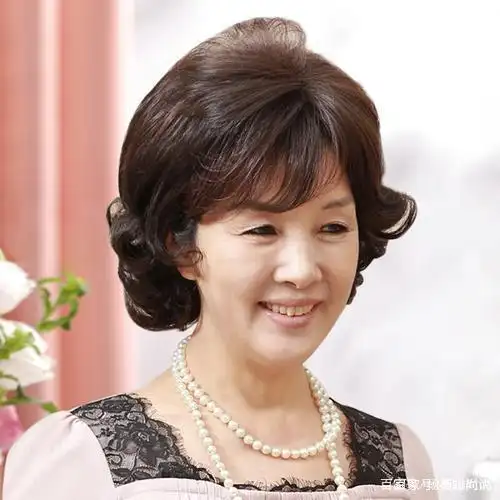 适合60岁-70岁老人短发型,简单利落显气质,更有减龄感