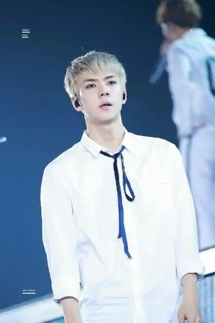 吴世勋银发白衬衫合集,小吴同学跳舞的时候太好看了