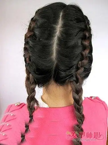 两侧辫子的编法图解 两侧蝎子辫怎么辫(4)_发型师姐