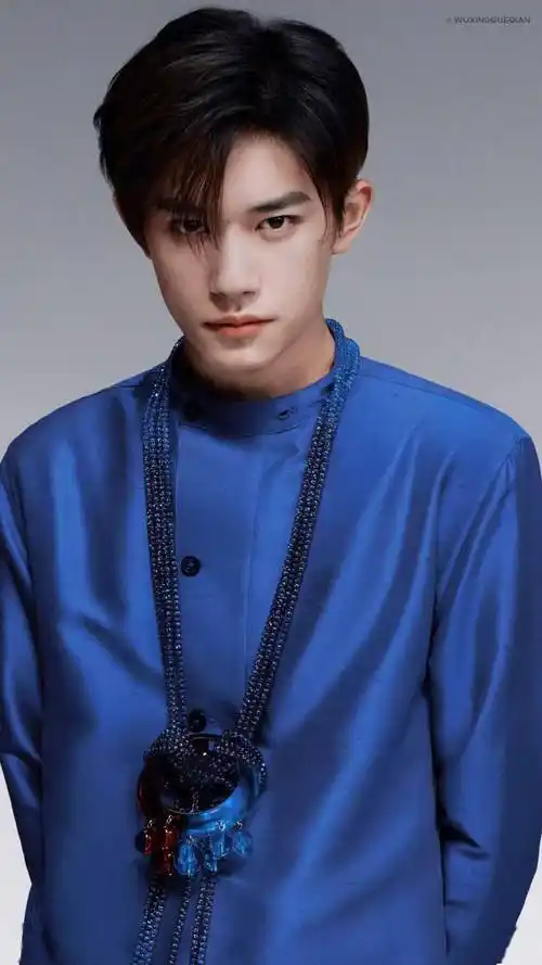 易烊千玺最新大片壁纸谁被蛊的神魂颠倒