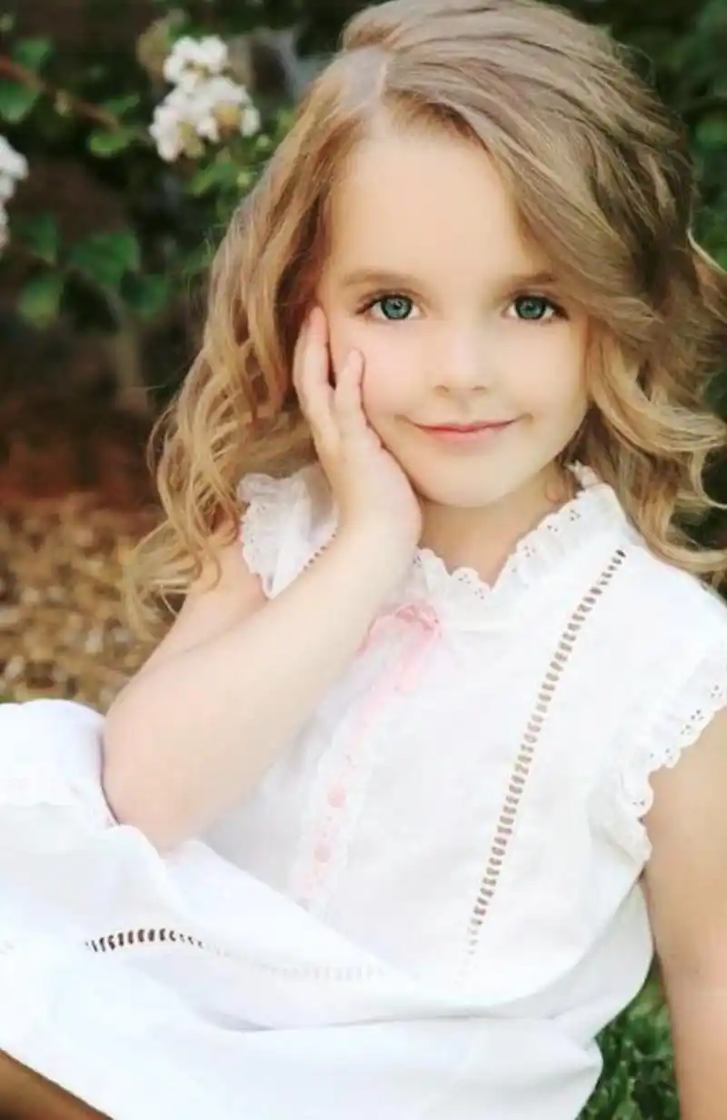 世界最爱欢迎女童星之一:麦肯娜·格瑞斯