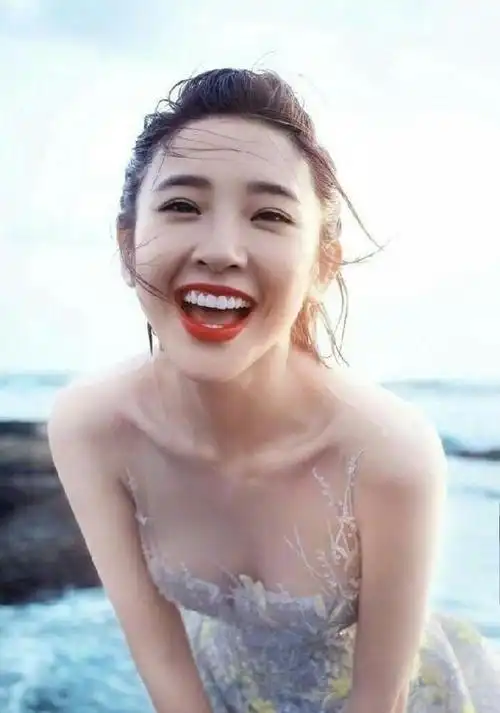 唐艺昕穿着清凉成最耀眼美人鱼,不知张若昀怎么看