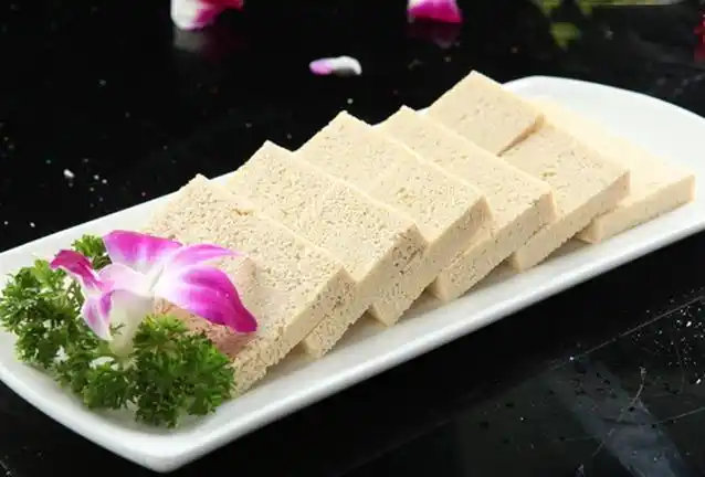 比如冻豆腐拼盘,冻豆腐沙拉,冻豆腐炒肉等