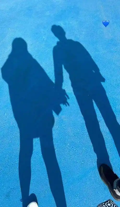 虽然只是一张影子照片,但还是可以从中判断出男人的个子比较高大,而且