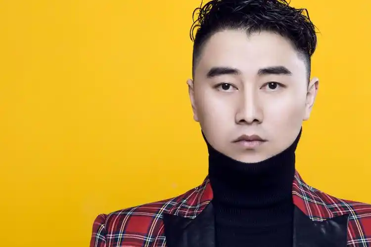 蒙古族歌手莫日根开年巨献 单曲《江岸》全网发行