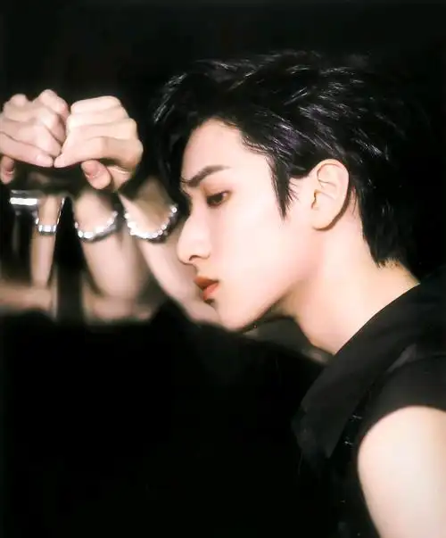 严浩翔 | 时代少年团10月pb vol6少年·浮高清扫图