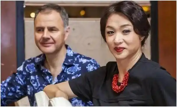 揭秘金星变性后的生活:和女性一起洗澡,是否会引起心动?