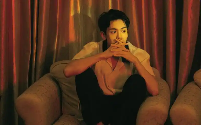 曾舜晞慵懒帅气写真图片桌面壁纸