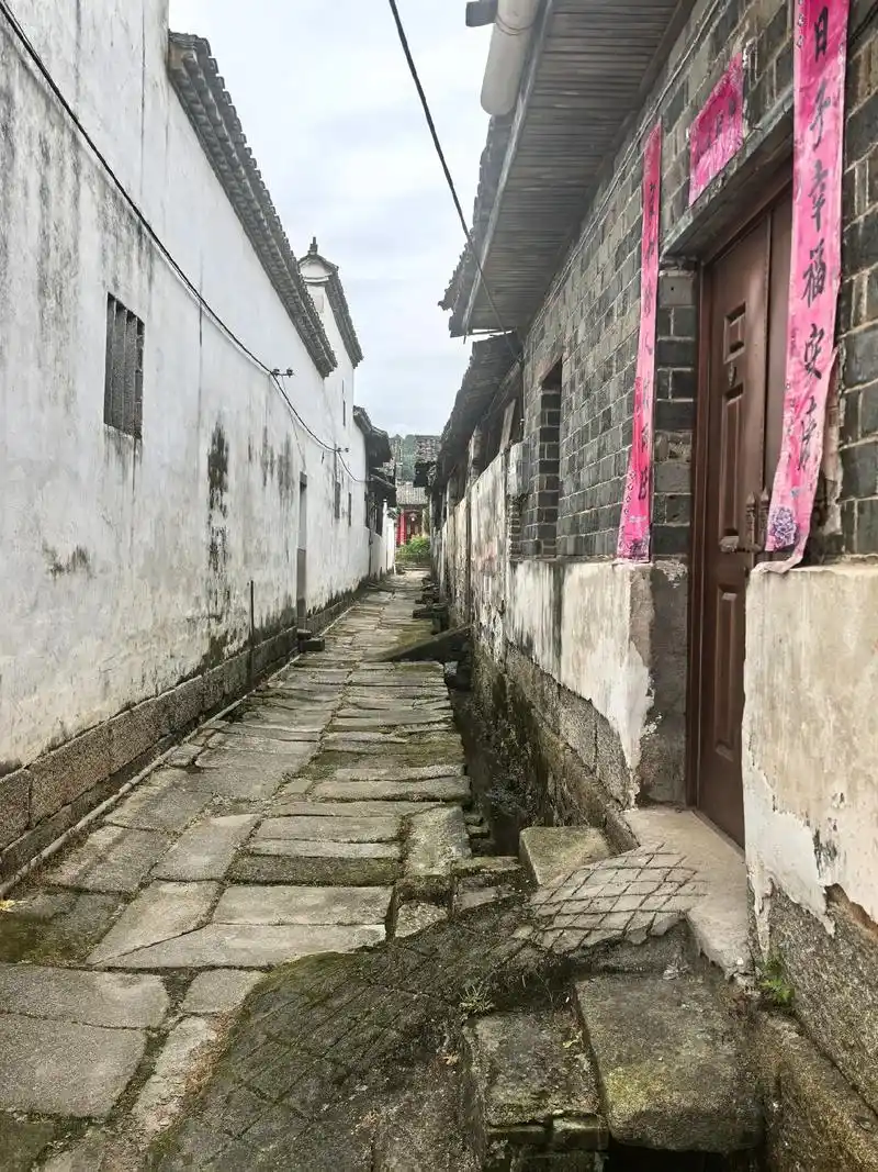 宜丰县天宝古村位于宜丰境北23公里处,青山环绕