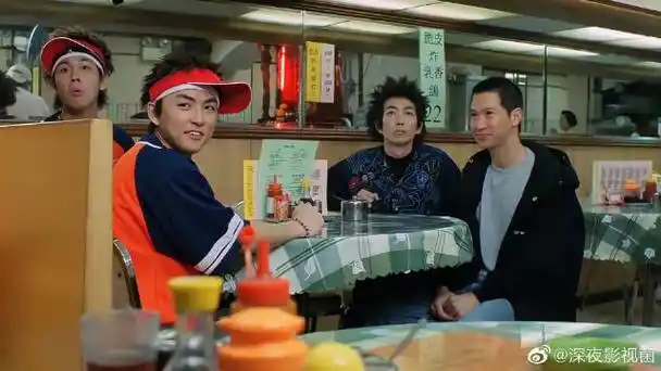 赌侠之人定胜天:小伙朋友吃饭,几人看到这一幕,表现亮了