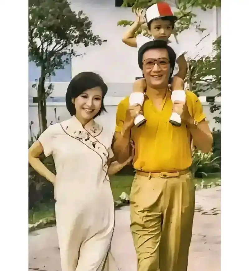 谢贤年轻的时候是有多宠谢霆锋,看完这张照片就明白了  这是1982年,45