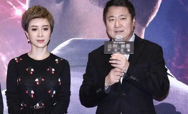 但是在于东成功的背后,却是有他前妻臧黎璐的心血.