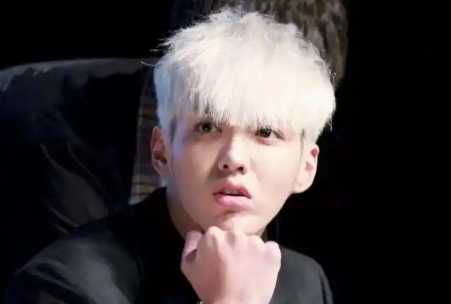 吴亦凡长刘海造型有点"俊",满脸写着"不开心"画面逗趣