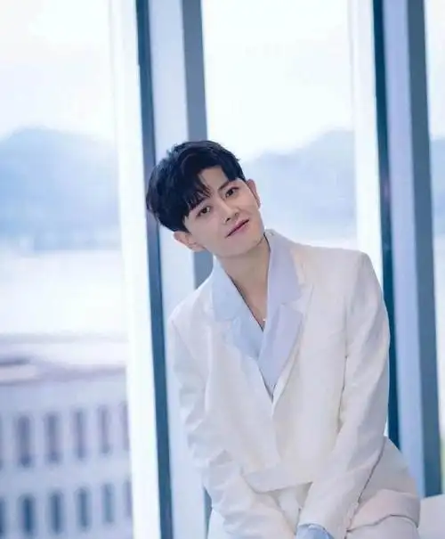 任嘉伦被曝嫖娼出轨工作室发声明回应成毅方也忙发律师声明