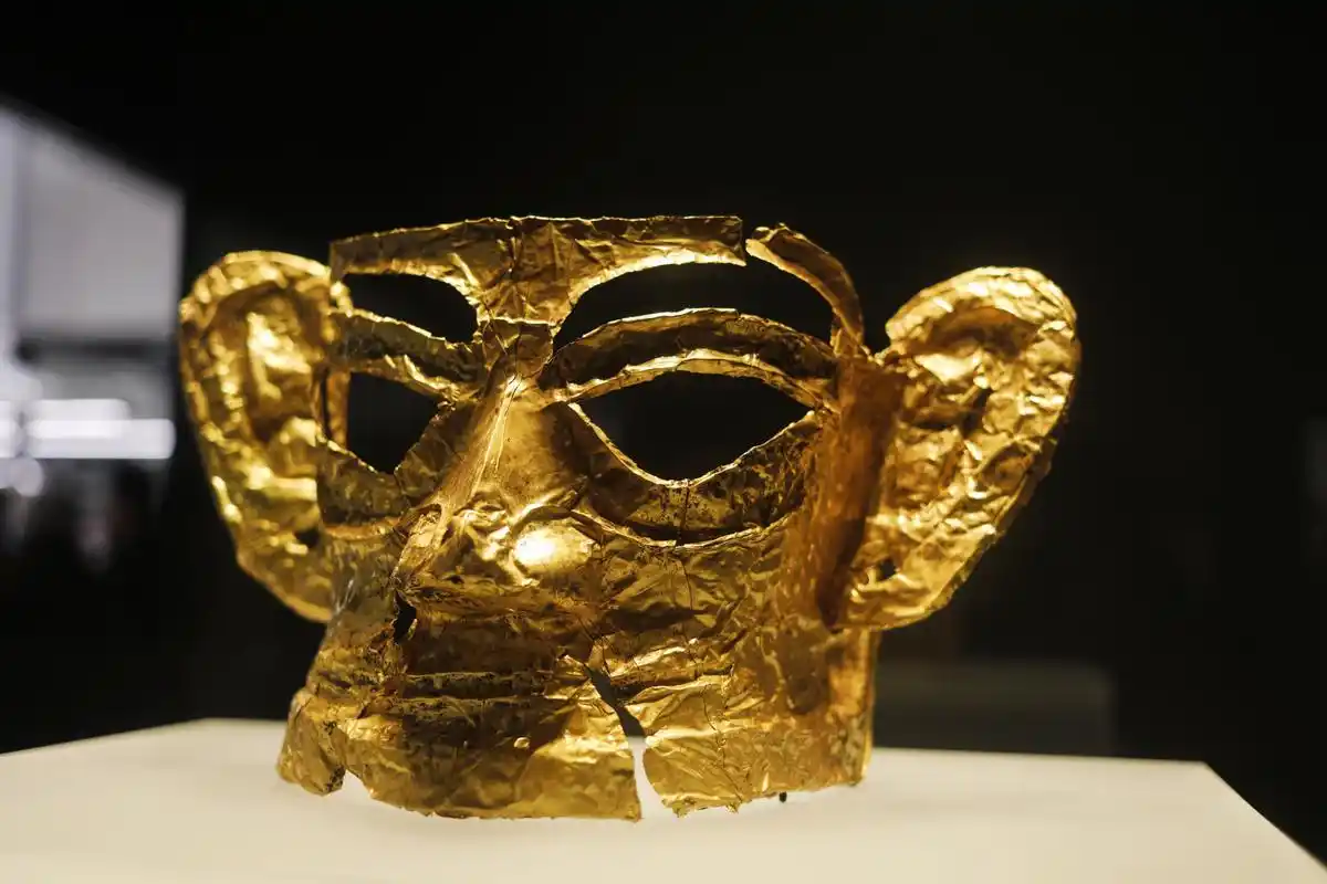 总要来次博物馆吧#三星堆的黄金面具——体现了古蜀文明对金器的嘲葺