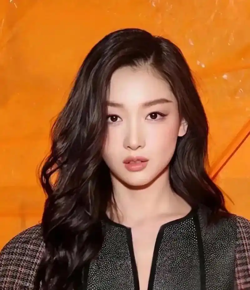 有一种美叫周冬雨,又优雅又知性,不愧是张艺谋选中的谋女郎 #周冬雨变