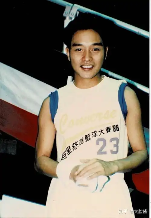 有没有哥哥张国荣绝世美颜的照片啊?