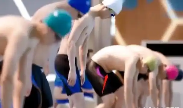 在电视剧《浪花一朵朵》中,熊梓淇饰演的角色是一名游泳运动员.