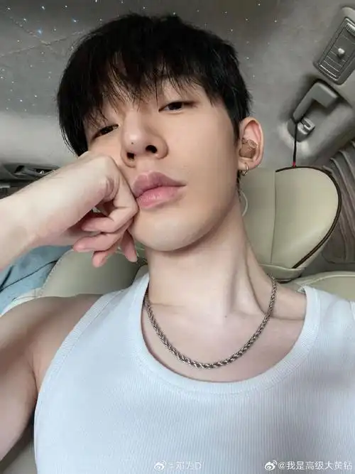 邓为老头衫自拍##邓为帅我一脸