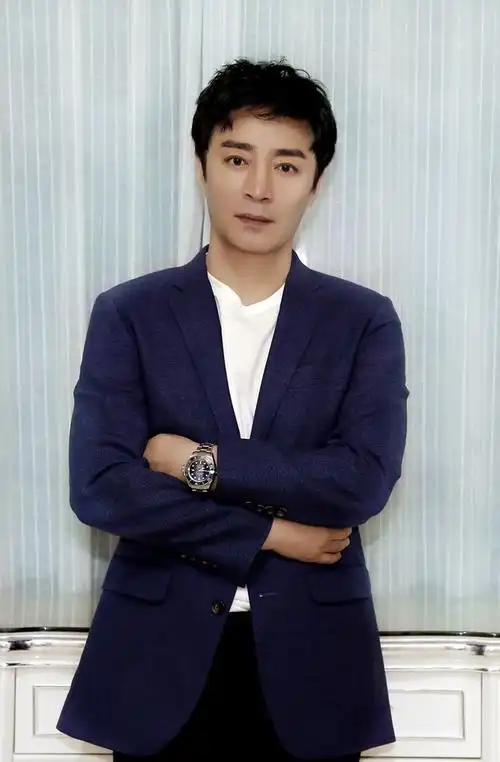 著名影星:何中华