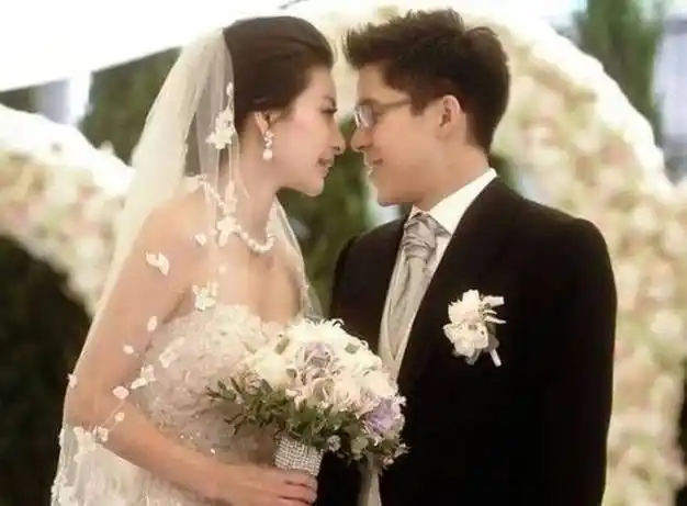 揭秘郭晶晶与霍启刚结婚9年第三胎仅花30万元朱玲玲深度解读