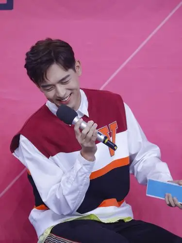 李现,你的笑甜到我心里.