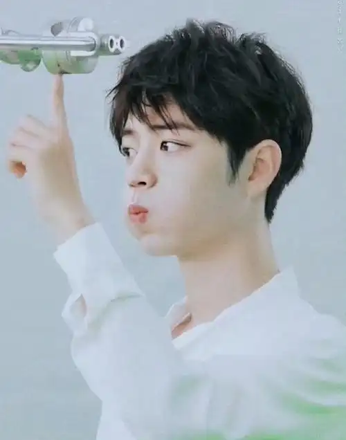 早安@x玖少年团肖战daytoy    嘟嘴的肖战超可爱,好想亲  #肖战