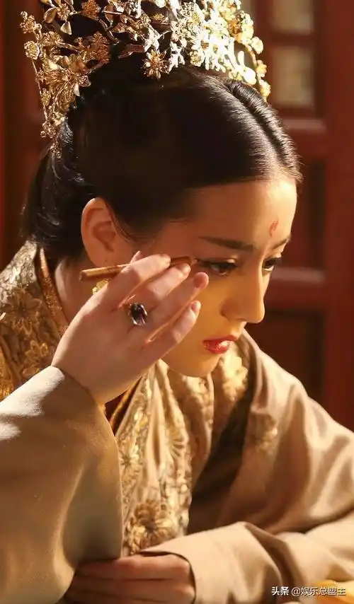 原创从清纯到冷艳顶流小花迪丽热巴的转变史和她的五大绯闻男友