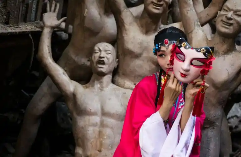 《面具人生——由几张另一种风格尝试的照片而想到的》