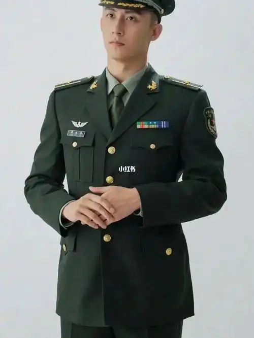 男明星军装照