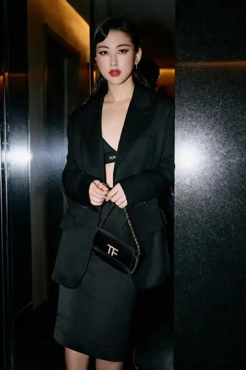 超有话聊##朱珠米兰造型盘点