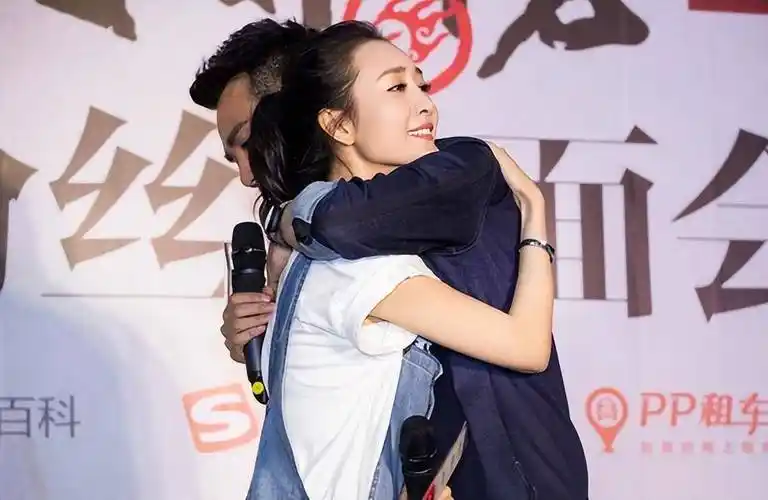 而且王鸥"惺惺相惜"的男演员还真不少,比如亲了包贝