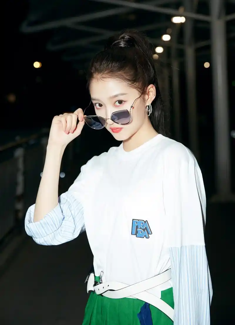 机场出发 巴黎欧莱雅品牌代言人关晓彤第三年受邀前往戛纳电影节